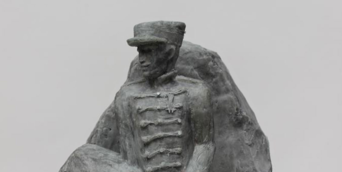 Sylvie Koechlin réalise une sculpture de Dreyfus pour la ville de Mulhouse
